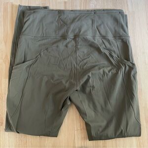 Lululemon Fast and Free Tight 25” Pockets Size 8 Green